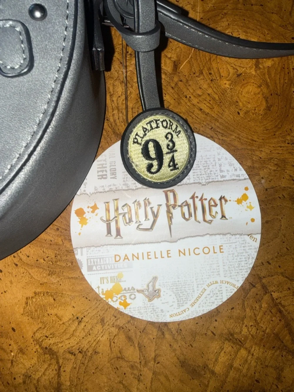 NWT Danielle Nicole Harry Potter Hogwarts Express Crossbody Bag New With Tag - Picture 4 of 7